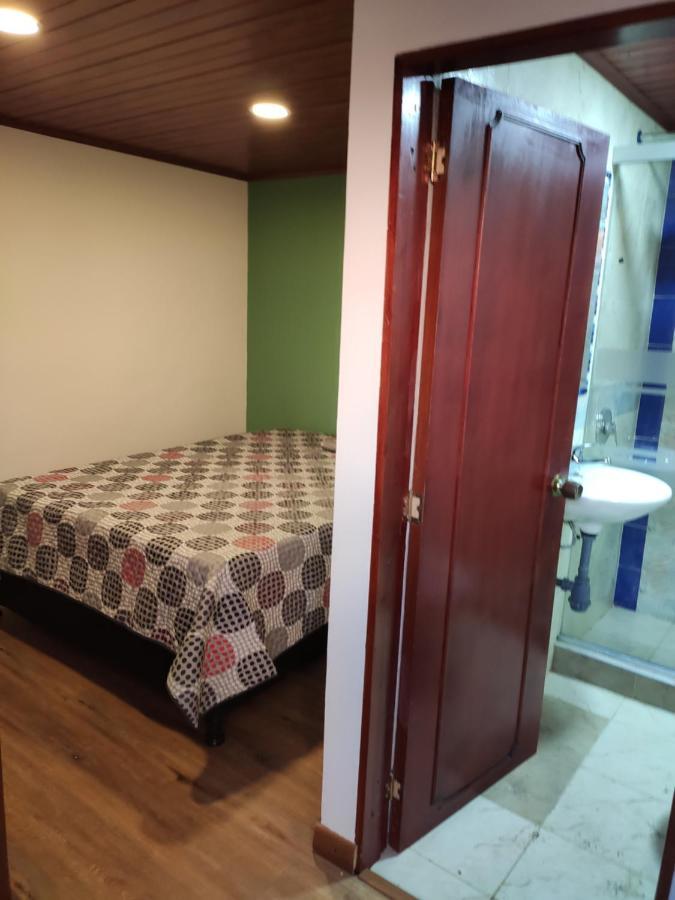 Acogedor Hostal Usaquen La Parada Del Tren Bogota Buitenkant foto